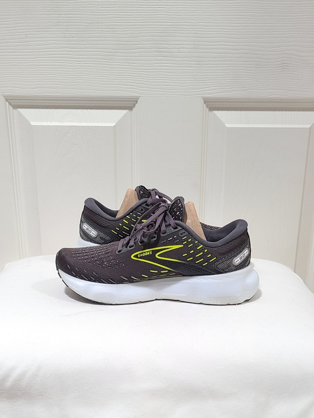Brooks Glycerin 20 Women's Black Running Shoes with Neon Yellow Accent Size 7 - Picture 10 of 16